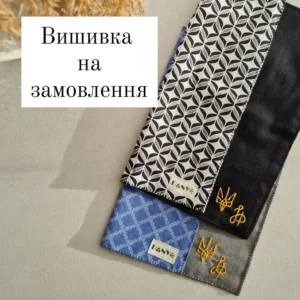 Носовичок з ініціалами